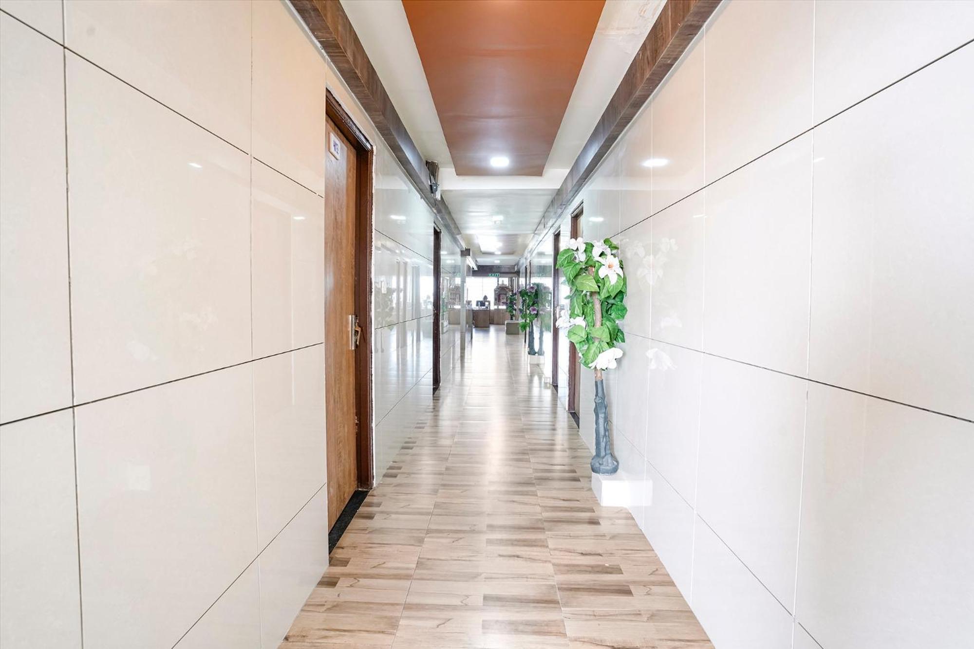 Fabhotel Galaxy I 阿穆达巴 外观 照片
