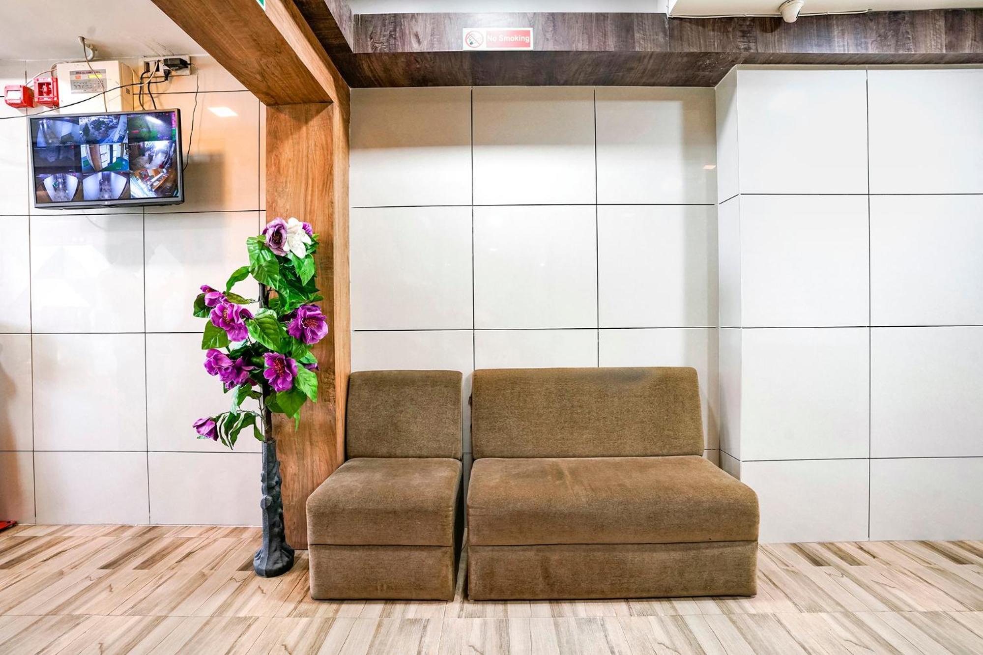Fabhotel Galaxy I 阿穆达巴 外观 照片