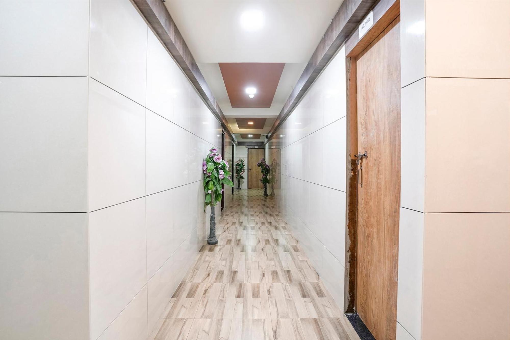 Fabhotel Galaxy I 阿穆达巴 外观 照片