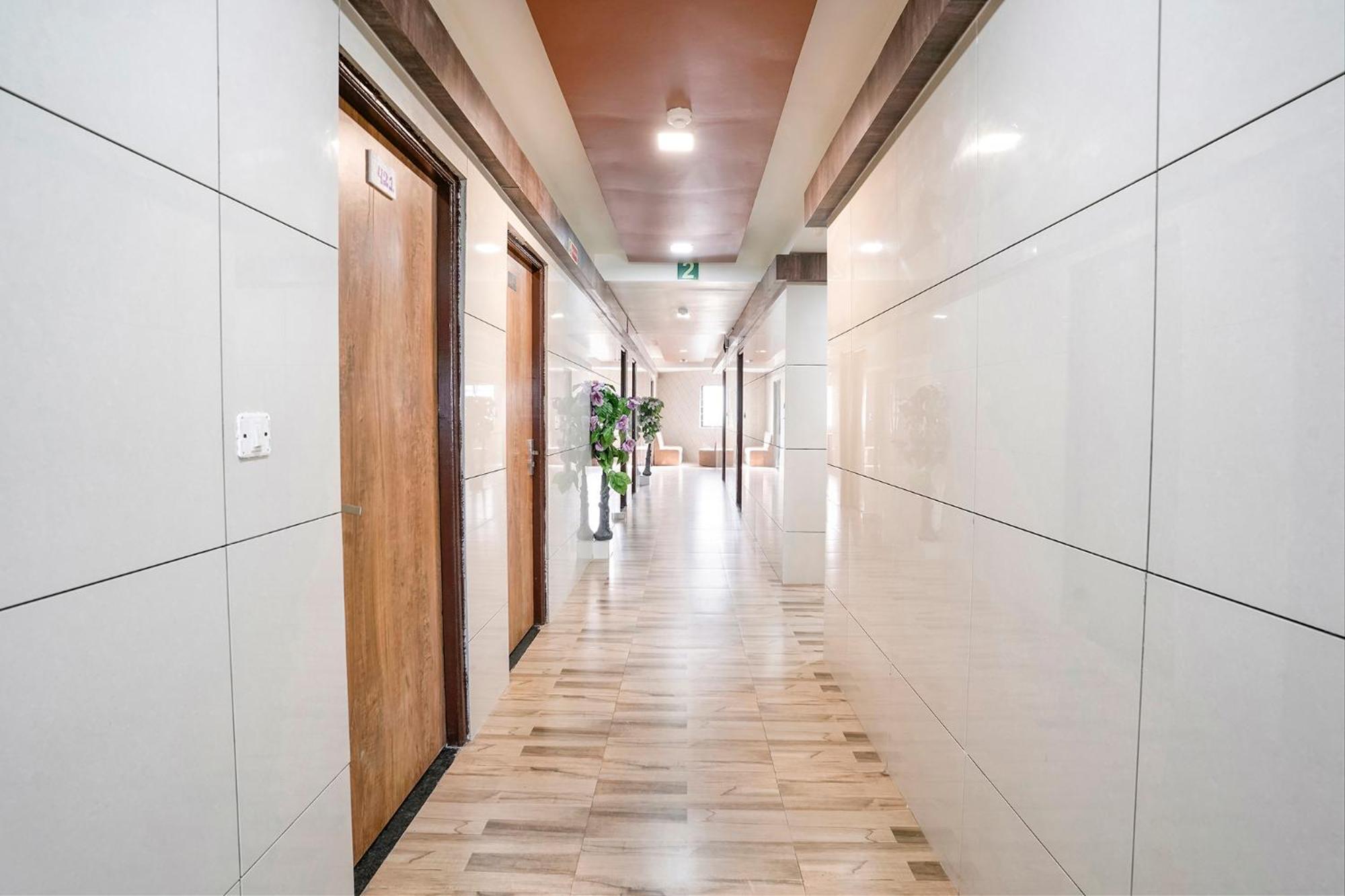 Fabhotel Galaxy I 阿穆达巴 外观 照片